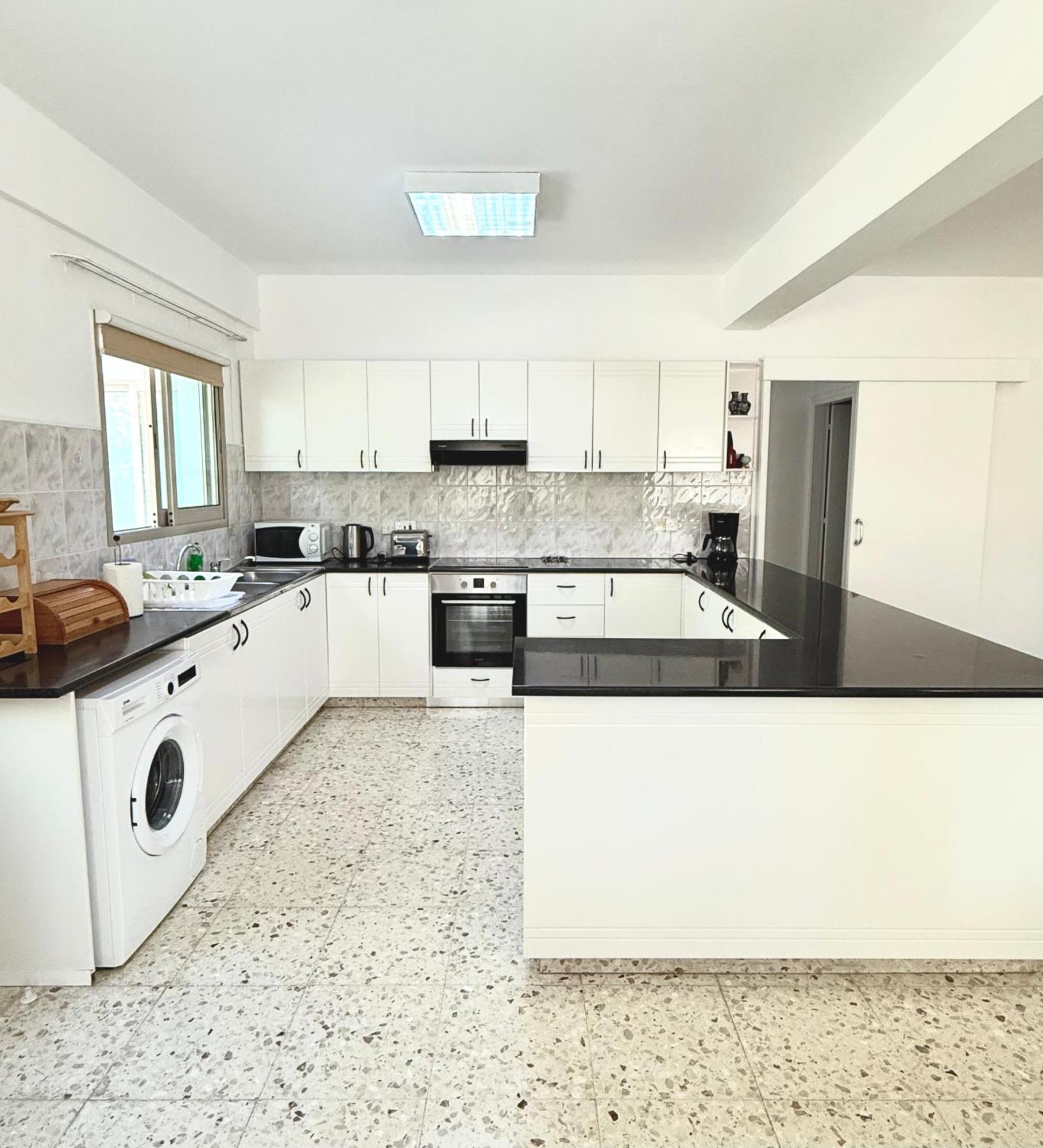 Himonas Apartments ปิสซูรี ภายนอก รูปภาพ