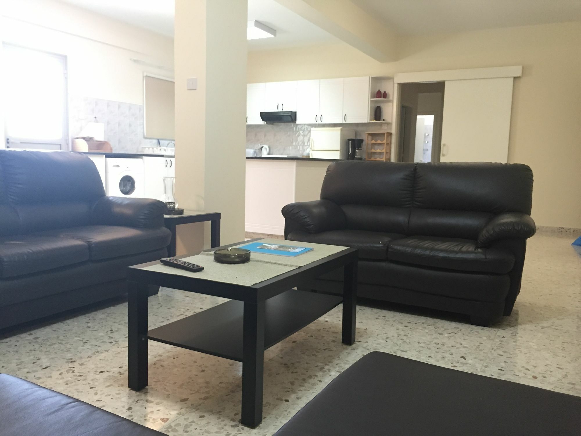 Himonas Apartments ปิสซูรี ภายนอก รูปภาพ