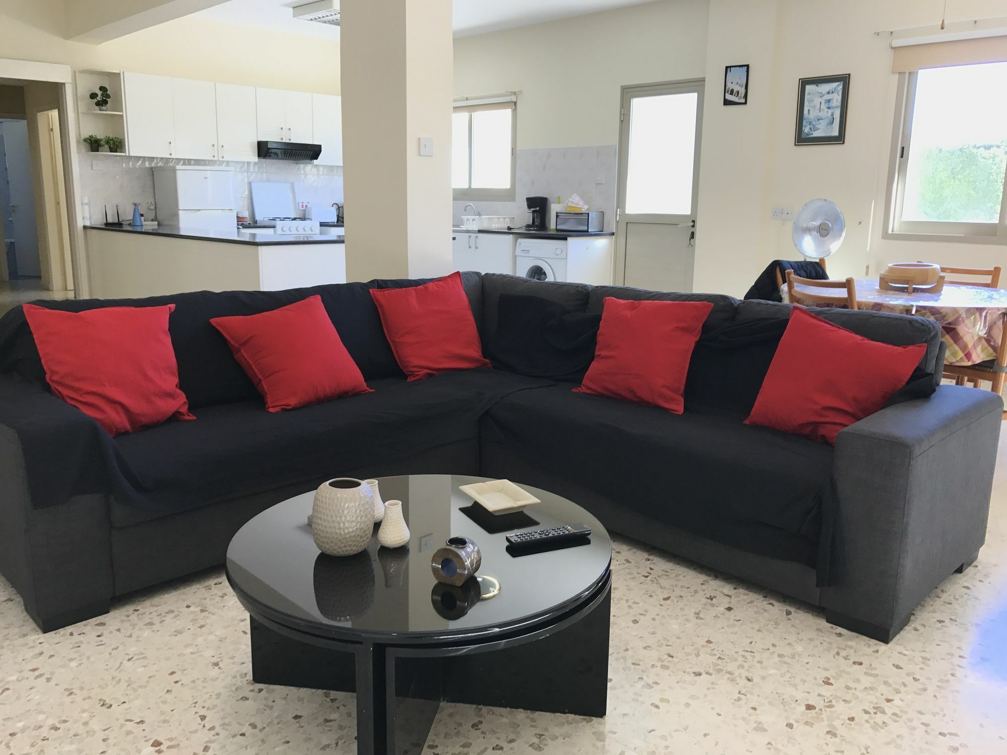 Himonas Apartments ปิสซูรี ภายนอก รูปภาพ